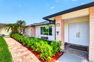 990 Hickory Trail, Wellington, FL 33414 - Photo 4