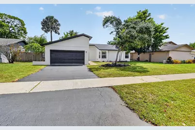 386 NW 40th Terrace, Deerfield Beach, FL 33442 - Photo 2