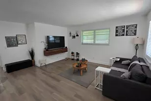 704 NE 8th St, Hallandale Beach, FL 33009 - Photo 4