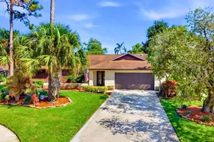 569 Dollarspot Ct, Wellington, FL 33414 - Photo 2