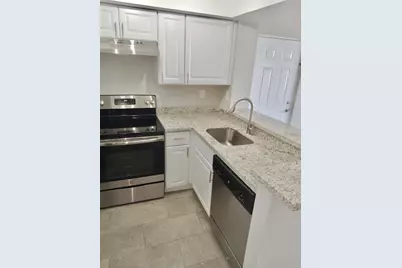 738 Executive Center Drive #32, West Palm Beach, FL 33401 - Photo 2