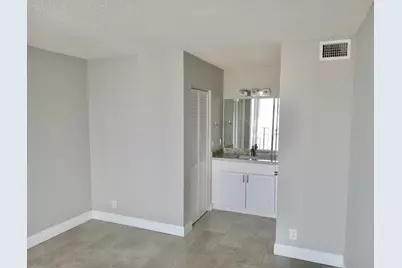 738 Executive Center Drive #32, West Palm Beach, FL 33401 - Photo 4