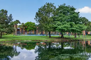 10717 E Cleary Blvd E, Plantation, FL 33324 - Photo 4