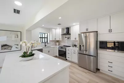 8201 NW 67th Avenue, Tamarac, FL 33321 - Photo 2