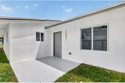182 SW 6 Street, Deerfield Beach, FL 33441 - Photo 32
