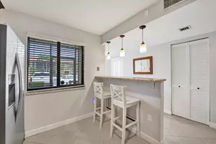 303 Lakeview Dr, Weston, FL 33326 - Photo 4