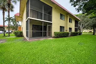 303 Lakeview Dr, Weston, FL 33326 - Photo 16