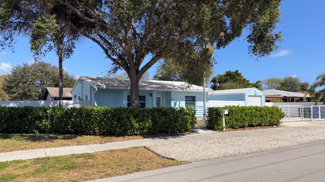 245 SW 20th St - 245 SW 20th St, Fort Lauderdale, FL 33315 Luxury Property | Jose Angel Pina