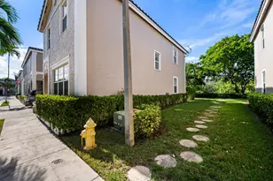 10565 NW 57th Ct, Coral Springs, FL 33076 - Photo 4