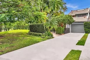 1970 Canterbury Cir, Wellington, FL 33414 - Photo 4