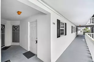 907 Marina Dr, North Palm Beach, FL 33408 - Photo 2