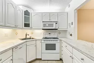 314 Knotty Pine Cir, Greenacres, FL 33463 - Photo 8