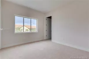 686 NE 43rd St, Oakland Park, FL 33334 - Photo 18