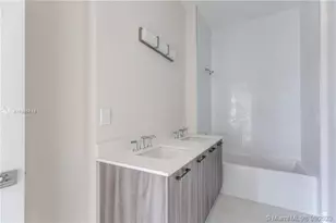 686 NE 43rd St, Oakland Park, FL 33334 - Photo 20