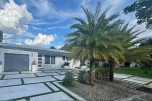 14231 Lake Candlewood Ct, Miami Lakes, FL 33014 - Photo 2