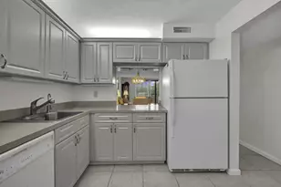 3231 Holiday Springs Blvd, Margate, FL 33063 - Photo 6