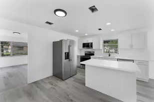 354 NW 4th Pl, Deerfield Beach, FL 33441 - Photo 2