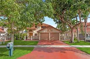 476 NW 38th Terrace, Deerfield Beach, FL 33442 - Photo 4