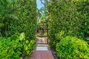 215 Phipps Plaza, Palm Beach, FL 33480 - Photo 2
