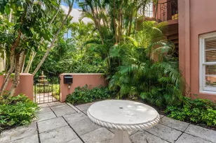 215 Phipps Plaza, Palm Beach, FL 33480 - Photo 4