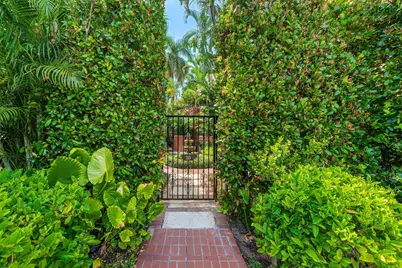 215 Phipps Plaza #2, Palm Beach, FL 33480 - Photo 2