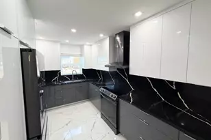 9054 NW 35th Pl, Sunrise, FL 33351 - Photo 2