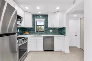 9235 SW 8th St, Boca Raton, FL 33428 - Photo 8