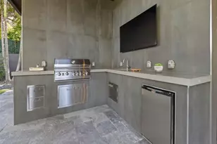 2213 NE 37th Dr, Fort Lauderdale, FL 33308 - Photo 50