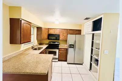 1685 NW 60th Avenue #B, Sunrise, FL 33313 - Photo 4
