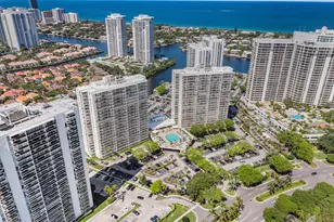 3701 N Country Club Dr, Aventura, FL 33180 - Photo 38