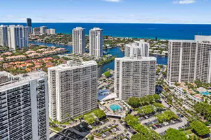 3701 N Country Club Dr, Aventura, FL 33180 - Photo 32