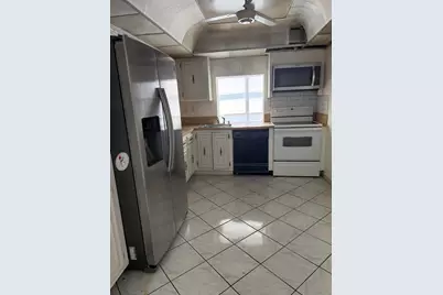 1000 Parkview Drive #424, Hallandale Beach, FL 33009 - Photo 8