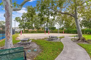 6 Chestnut Cir, Cooper City, FL 33026 - Photo 10