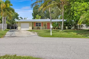 1121 SE Alamanda Ln, Stuart, FL 34996 - Photo 1