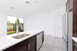 6954 Pines Cir, Coconut Creek, FL 33073 - Photo 10