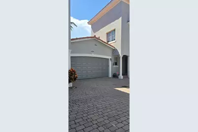 635 NE 11th Avenue, Fort Lauderdale, FL 33304 - Photo 2