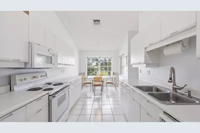 10112 Andover Coach Circle #B2, Lake Worth, FL 33449 - Photo 12