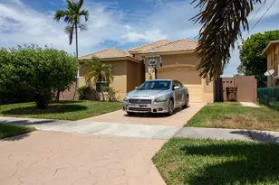 237 SW 8th St, Deerfield Beach, FL 33441 - Photo 1