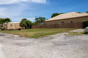 243 SW 8th St, Deerfield Beach, FL 33441 - Photo 1