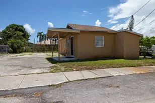 242 SW 7th Ct, Deerfield Beach, FL 33441 - Photo 2