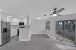 12600 SW 5th Ct, Pembroke Pines, FL 33027 - Photo 2