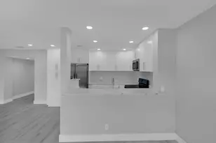 12600 SW 5th Ct, Pembroke Pines, FL 33027 - Photo 14