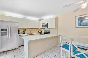702 NW 98th Cir, Plantation, FL 33324 - Photo 8