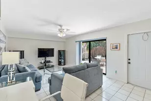 702 NW 98th Cir, Plantation, FL 33324 - Photo 4