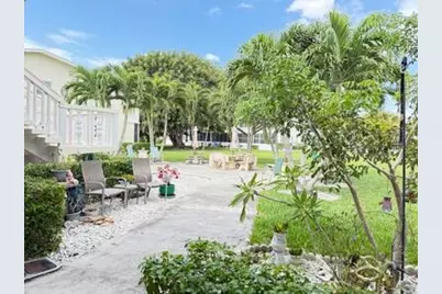 145 Dorchester G, West Palm Beach, FL 33417 - Photo 2