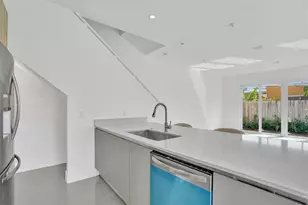 815 NE 17th Ave, Fort Lauderdale, FL 33304 - Photo 12