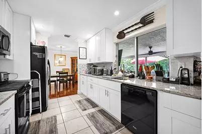 4203 NW 75th Avenue, Coral Springs, FL 33065 - Photo 18