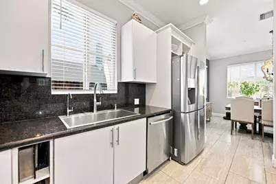 633 NE 11th Avenue, Fort Lauderdale, FL 33304 - Photo 10