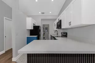 9279 NW 17th Ct, Pembroke Pines, FL 33024 - Photo 10