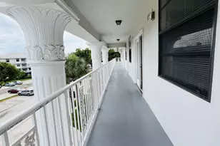 3635 Whitehall Dr, West Palm Beach, FL 33401 - Photo 4